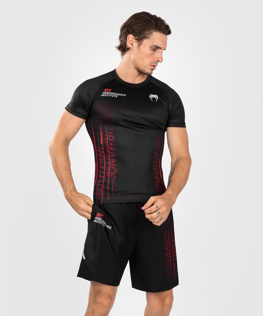 ufc venum performance institute 2.0 męski rashguard z krótkim rękawem - czarno-czerwony