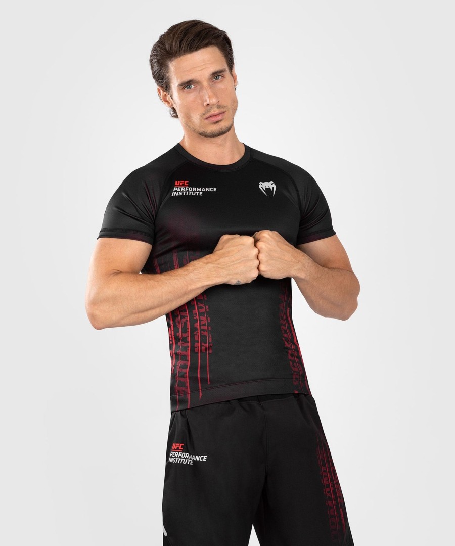 ufc venum performance institute 2.0 męski rashguard z krótkim rękawem - czarno-czerwony