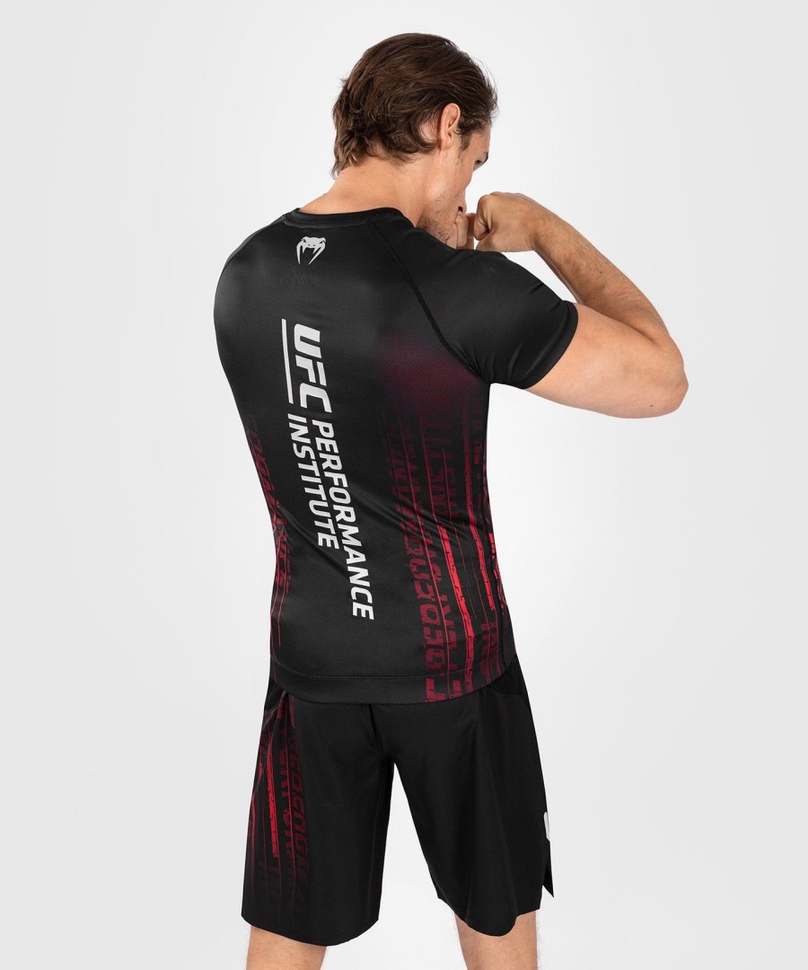 ufc venum performance institute 2.0 męski rashguard z krótkim rękawem - czarno-czerwony