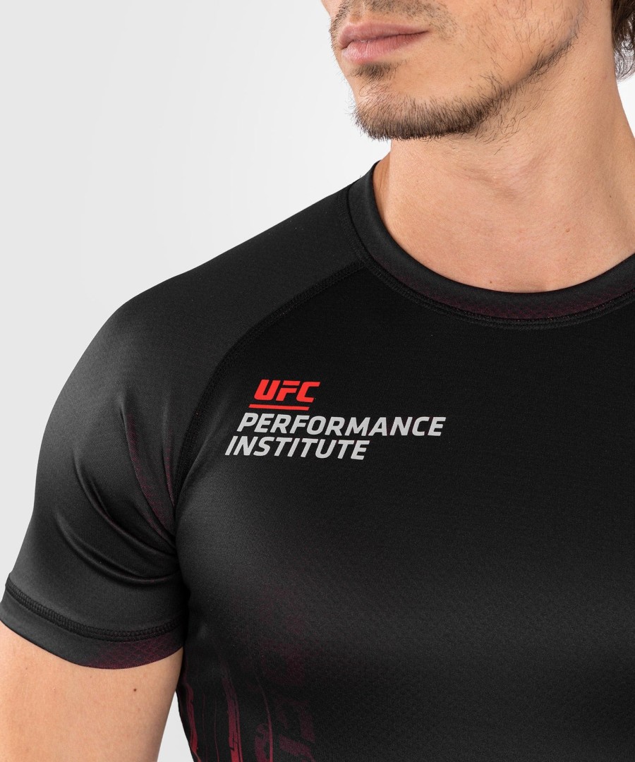 ufc venum performance institute 2.0 męski rashguard z krótkim rękawem - czarno-czerwony