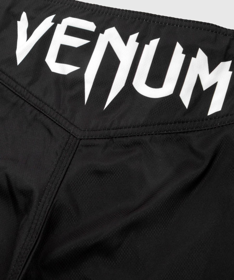 spodenki bokserskie venum light 3.0 – czarno-białe