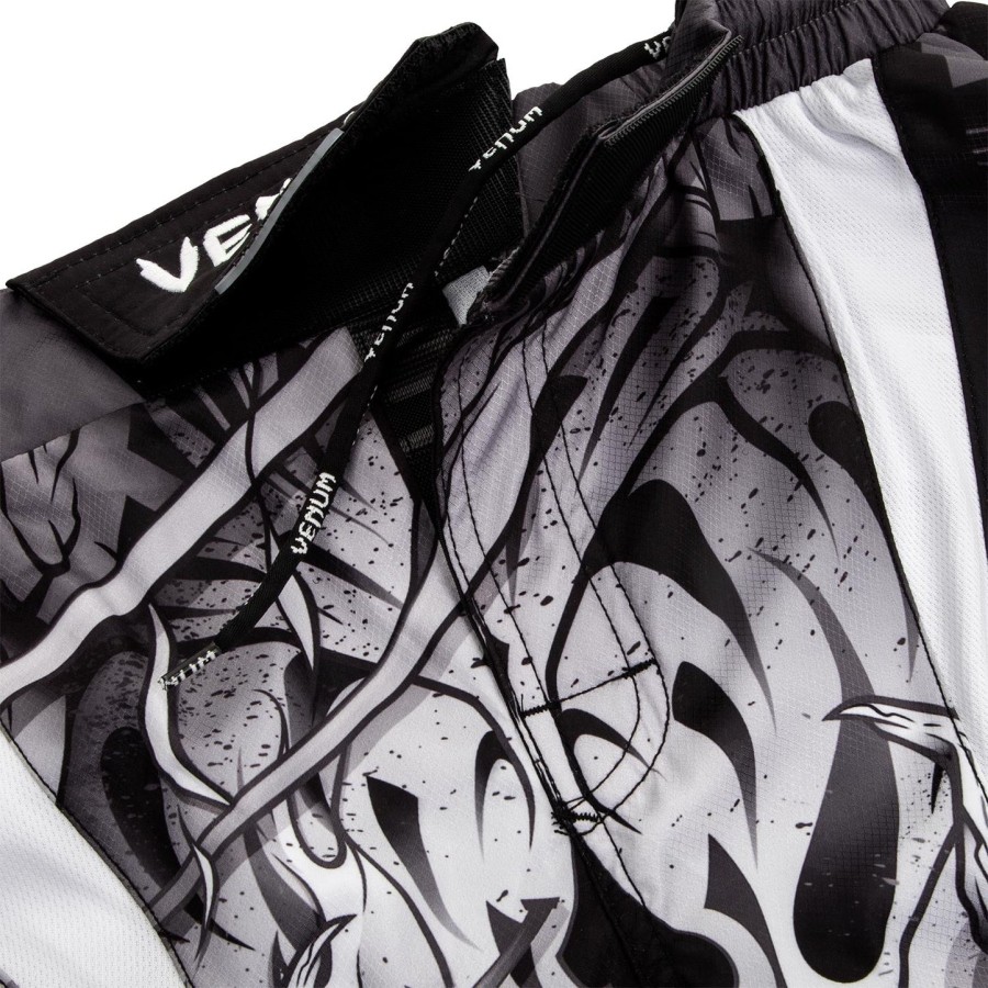 spodenki bokserskie venum devil fightshorts – białeczarne