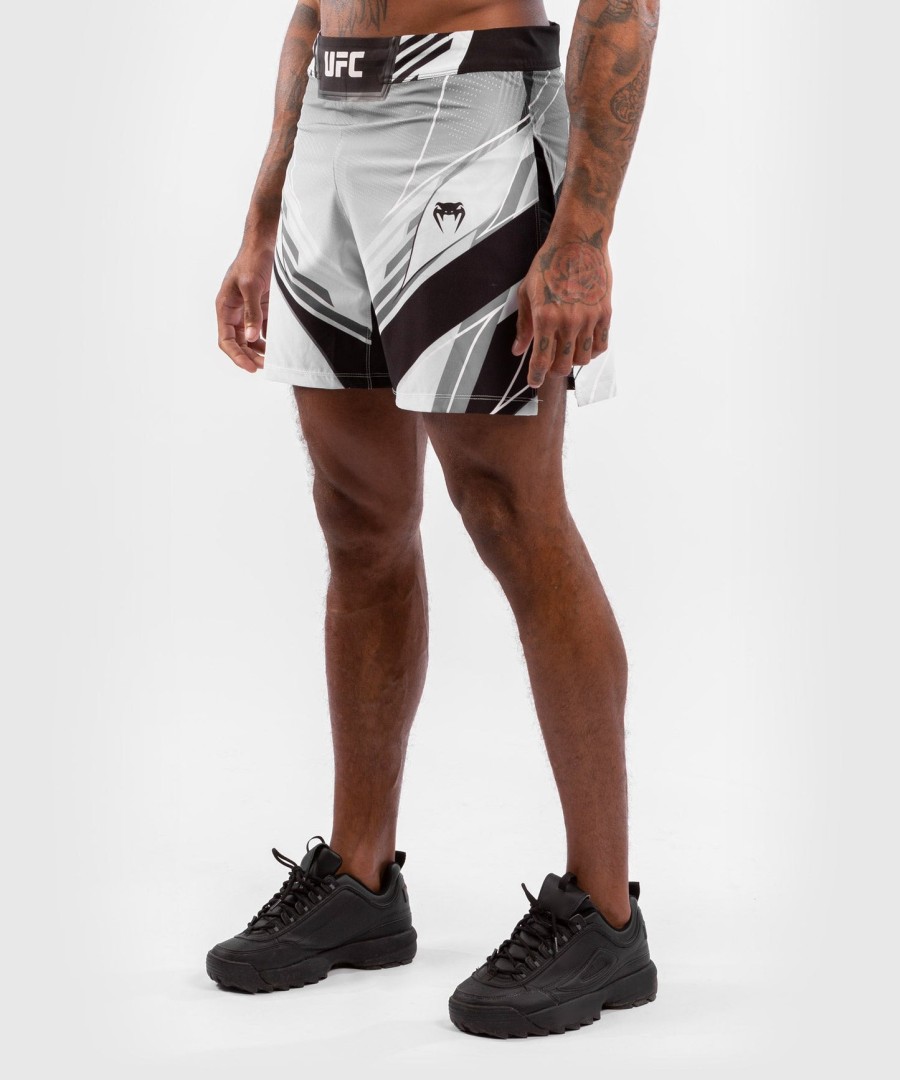 męskie szorty gladiatorskie ufc venum authentic fight night – białe
