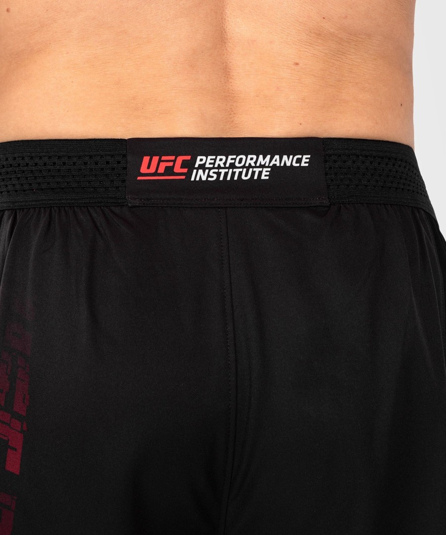 ufc venum performance institute 2.0 męskie spodenki sportowe – czarno-czerwone